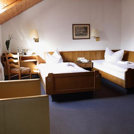Autobahnraststatte Und Hotel Riedener Wald Ost Hausen  Eksteriør billede