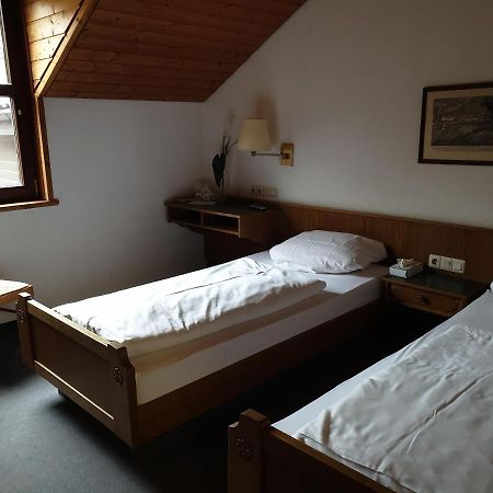 Autobahnraststatte Und Hotel Riedener Wald Ost Hausen  Eksteriør billede