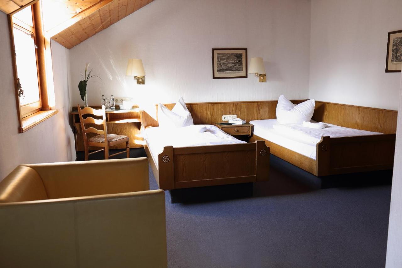 Autobahnraststatte Und Hotel Riedener Wald Ost Hausen  Eksteriør billede