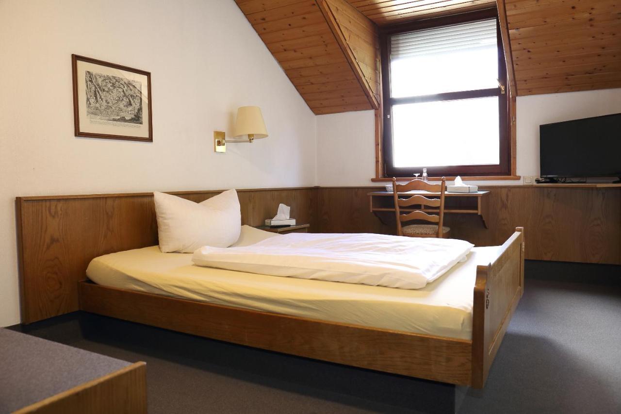 Autobahnraststatte Und Hotel Riedener Wald Ost Hausen  Eksteriør billede