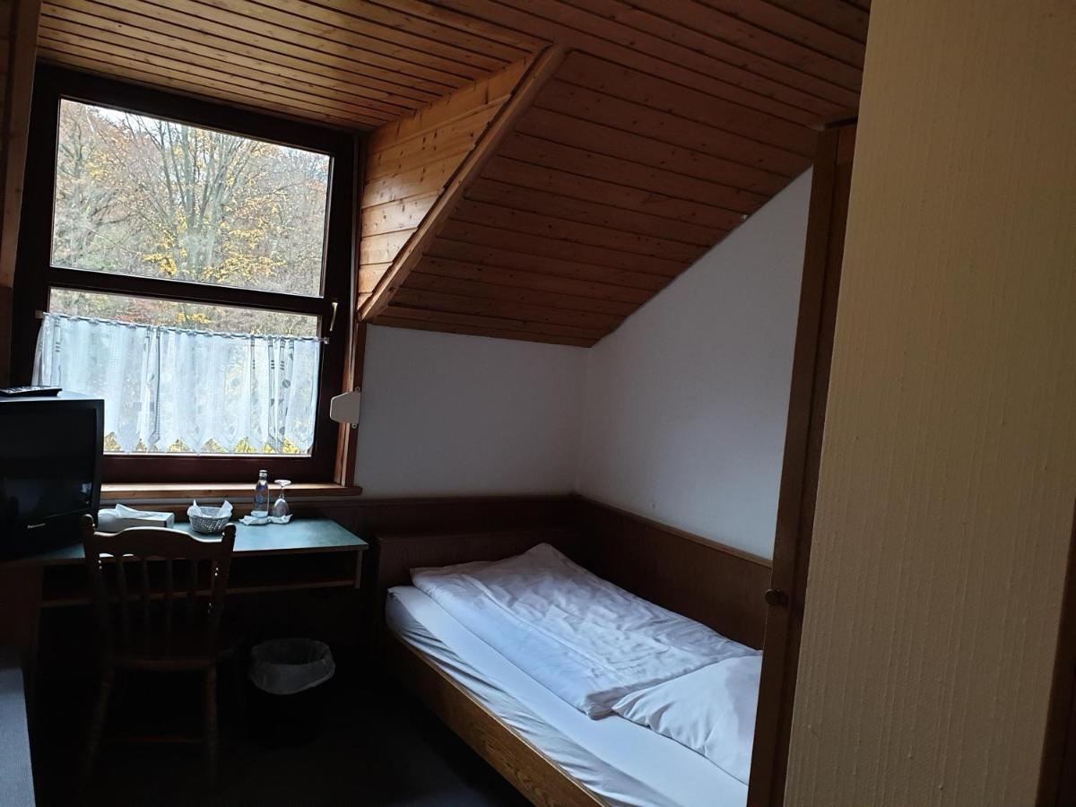 Autobahnraststatte Und Hotel Riedener Wald Ost Hausen  Eksteriør billede